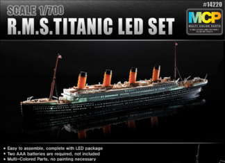 Academy 1/700 Titanic with LED Set